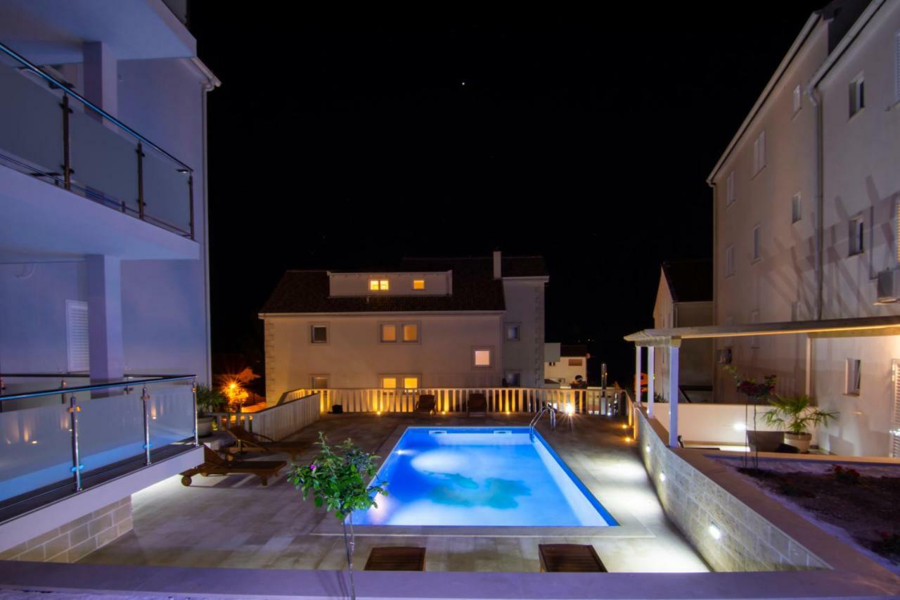 Apartments Sara 3 Bol Exterior photo