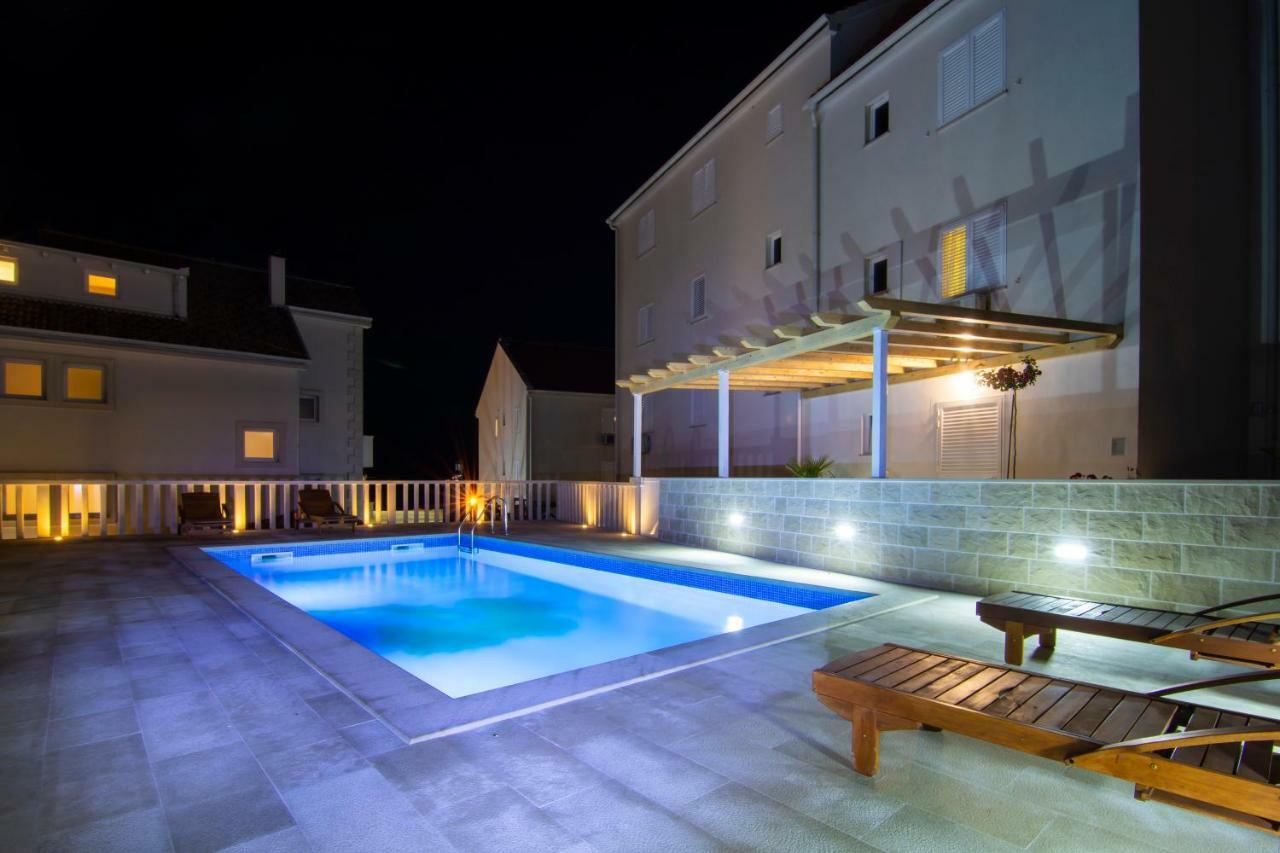 Apartments Sara 3 Bol Exterior photo