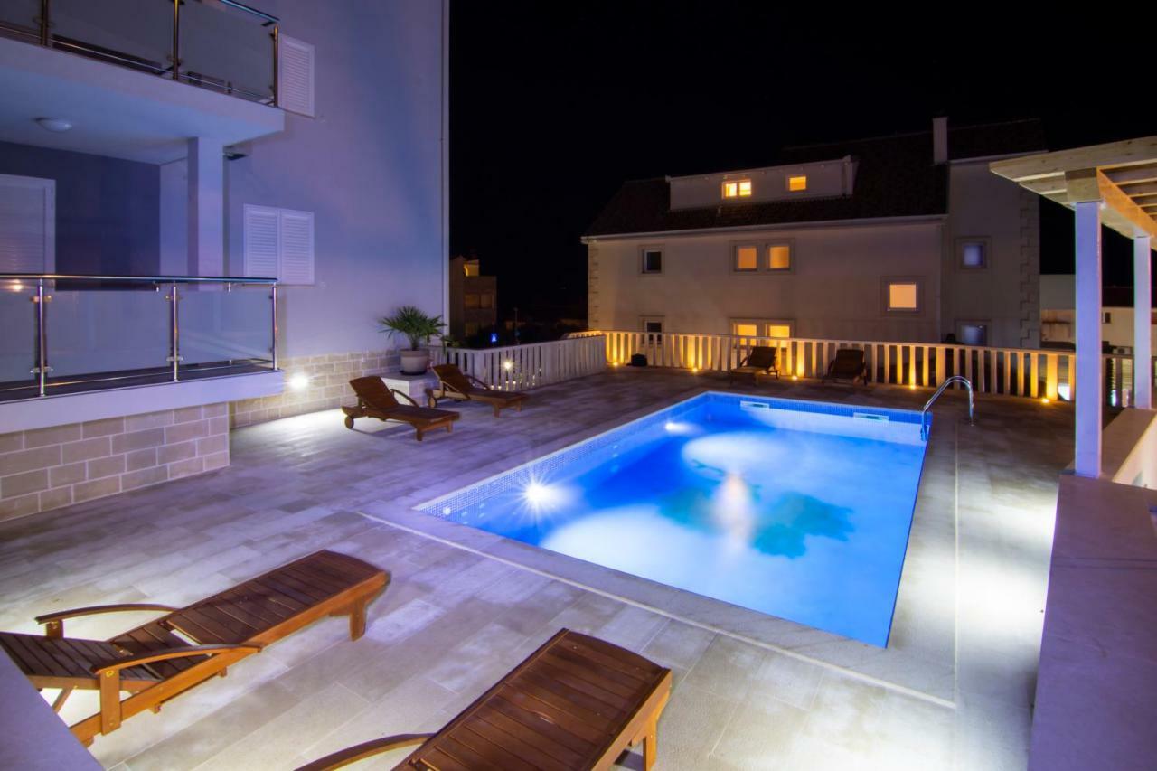 Apartments Sara 3 Bol Exterior photo